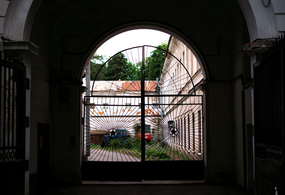 Narrow iron garden gate with straight pickets